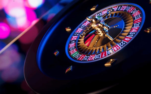 Filipino players enjoying online sports and casino games on mobile